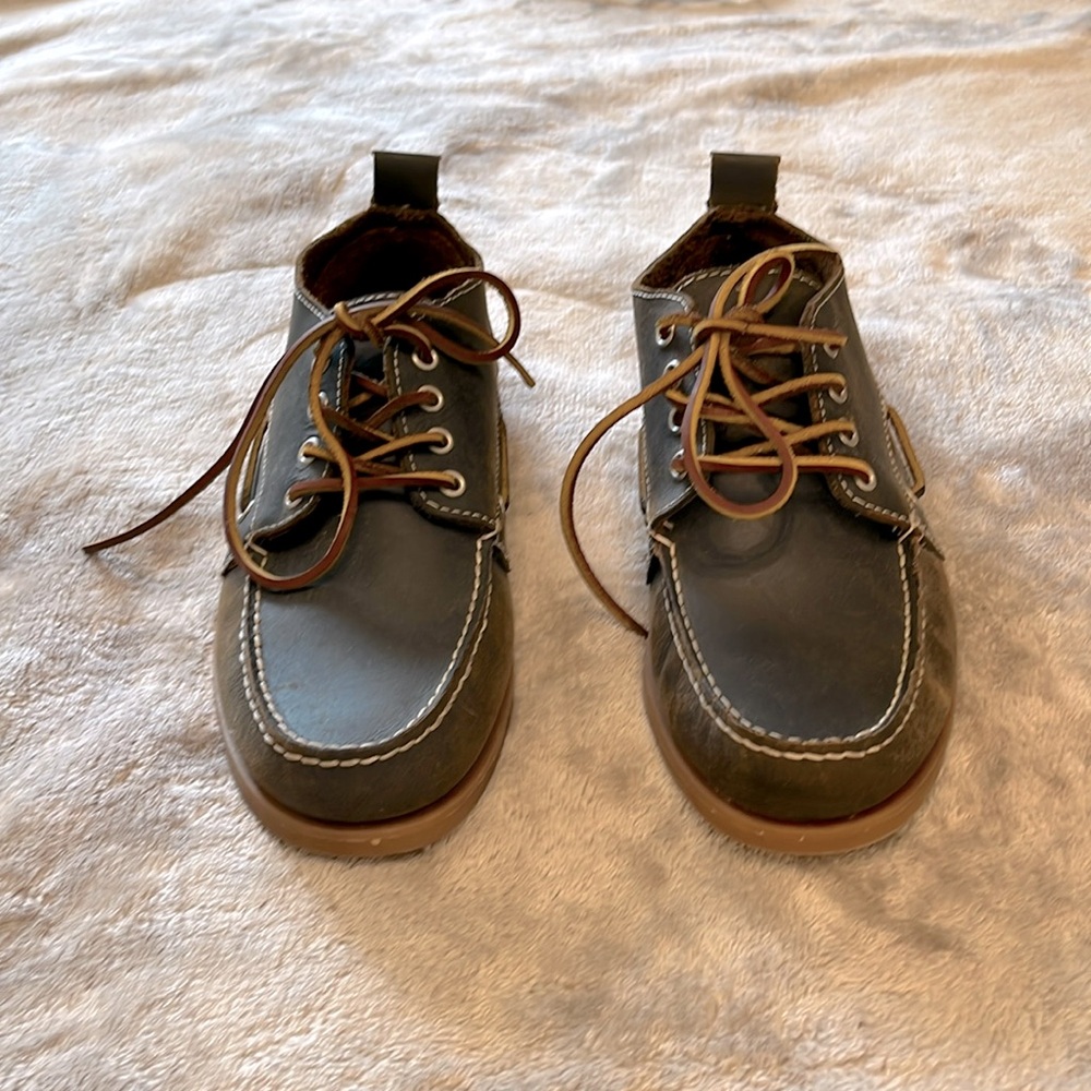 Bass Brown Leather Boat Shoes with Moc-Toe Design